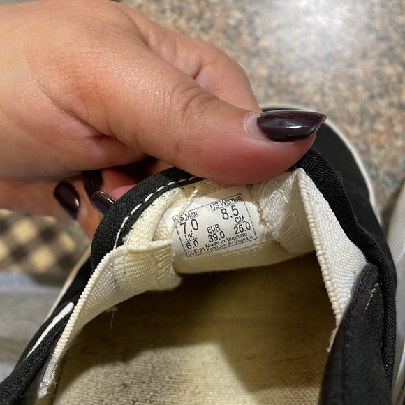 Vans - Picture 4 of 4